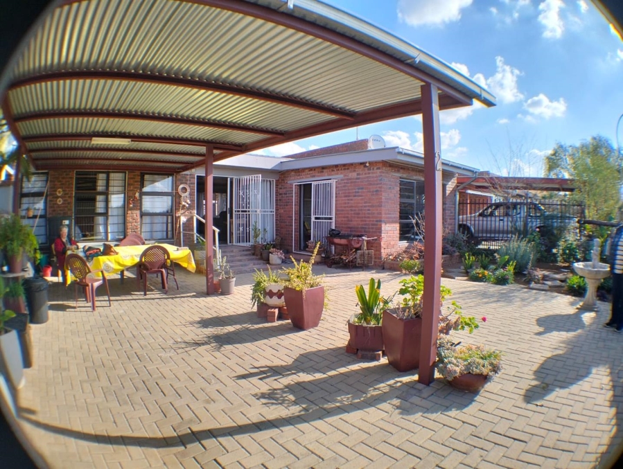 2 Bedroom Property for Sale in Pellissier Free State